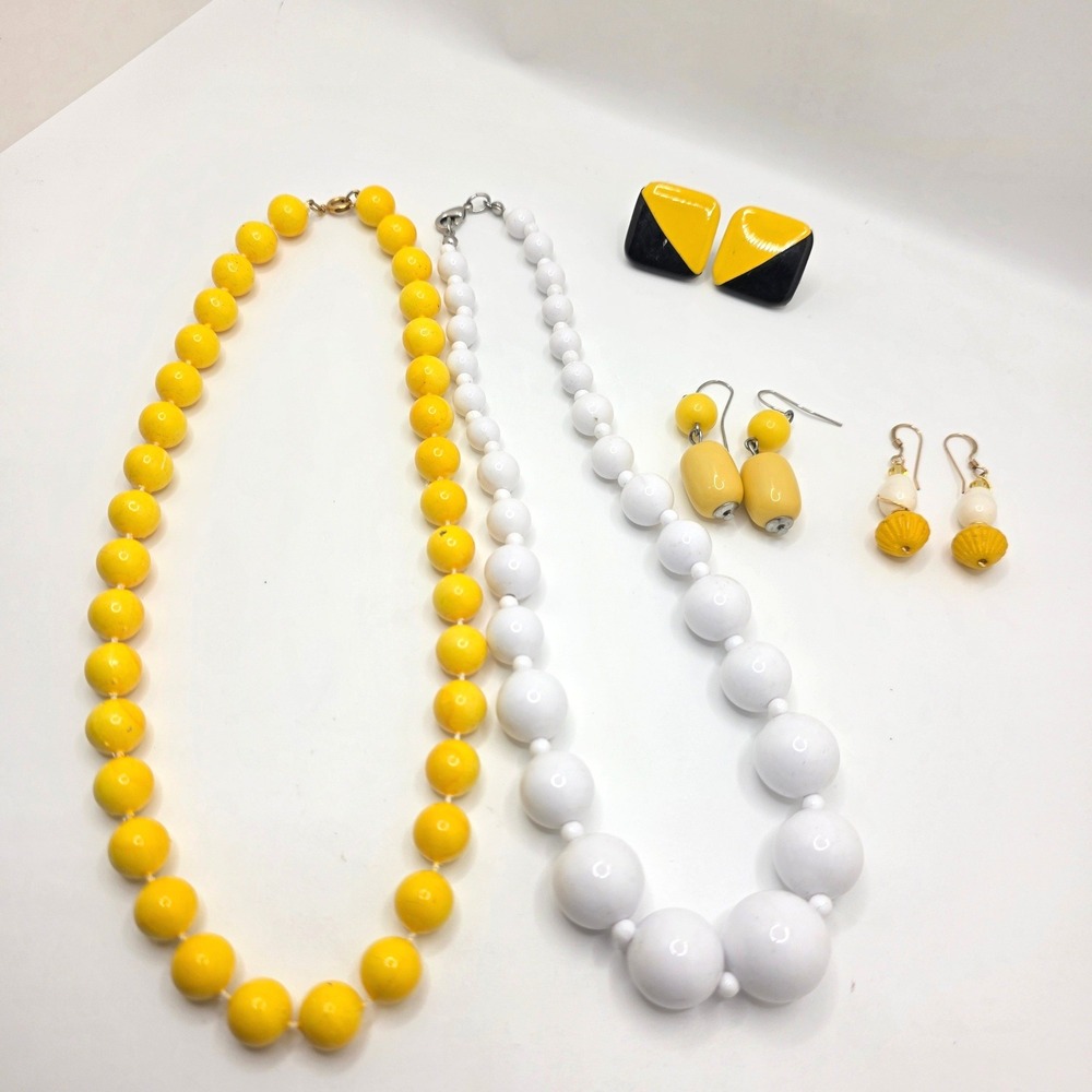 Vintage 1960s Mod Yellow White Black Beaded Necklace Earring 5pc Jewelry Lot